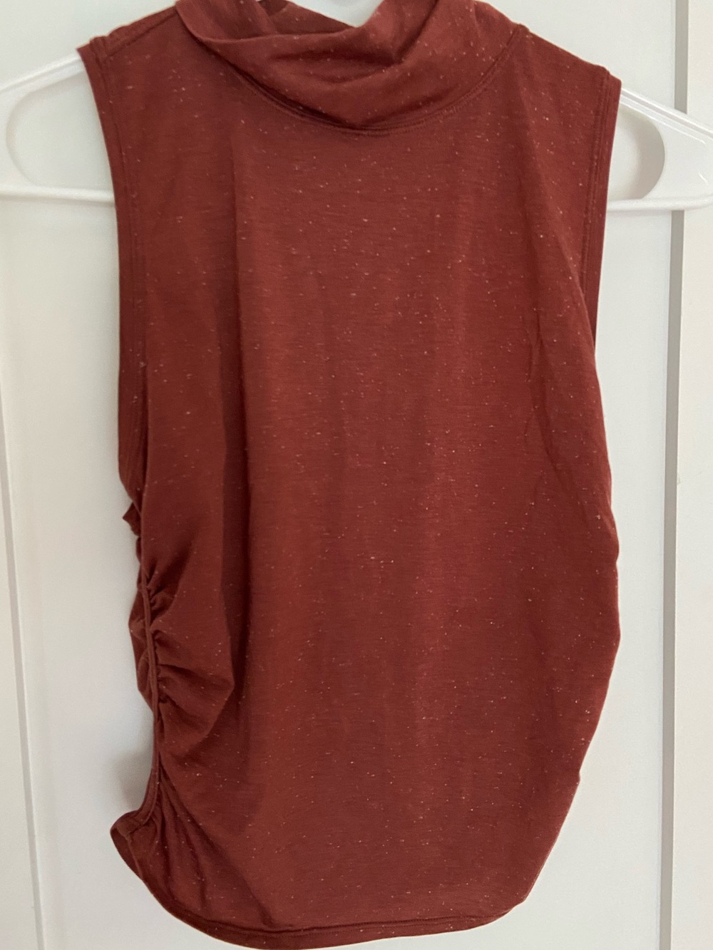 41. Size XS LULULEMON Terracotta Confetti Mockneck Sleeveless Shirt